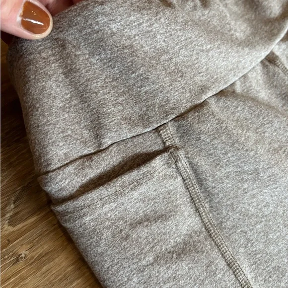 Beige High-Waisted Leggings with Pockets - Picture 3 of 5